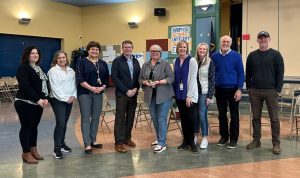 Golden Apple winner Kathleen Smith with district and Linus Pauling staff, and members of the Corvallis Public Schools Foundation.